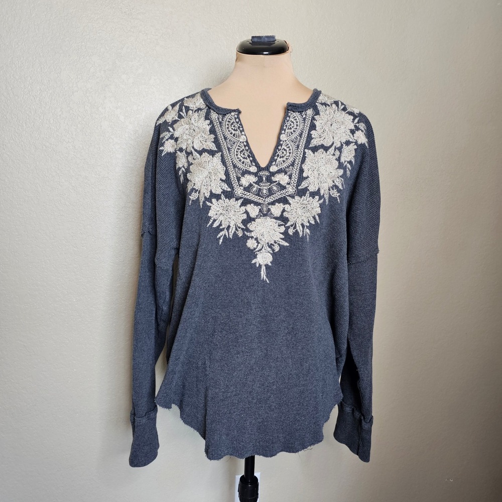 Johnny Was Gray Floral Embroidered Thermal Knit Top XL Boho Split V